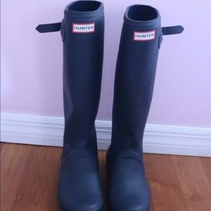 HUNTER BOOTS- tall, matte, Navy , size 8